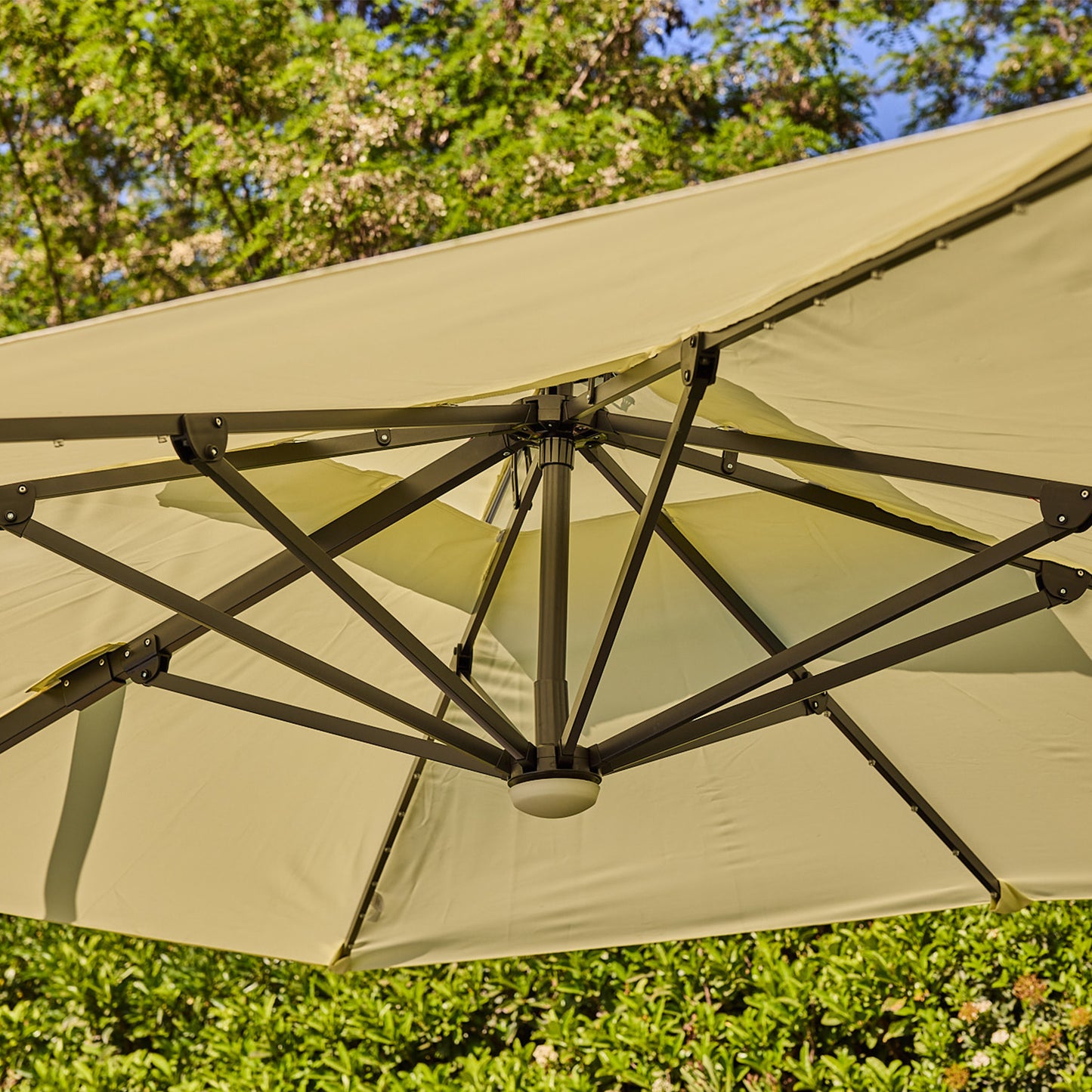 Sombrilla Bright Night Con Luces Crema